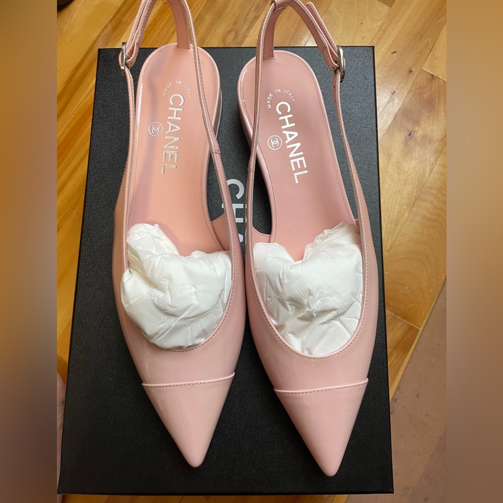 💗 CHANEL Blush Pink Patent Leather Slingback Flats – Size 38,5